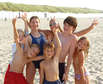 Jugendliche haben viel Spaß am Ostseestrand (Foto: Katharina Rothe/pixelio.de)