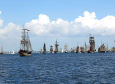 Windjammerparade während der Kieler Woche (Foto: Michael Henry/pixelio.de)
