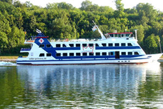 Fahrgastschiff auf dem Nord-Ostsee-Kanal bei Kiel (Foto: Claudia Roland/pixelio.de)