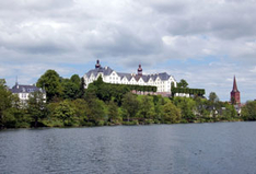 Plöner Schloss (Foto: Doris Rennekamp/pixelio.de)