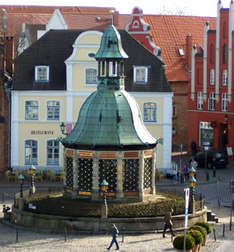 Die Wasserkunst auf dem Marktplatz (Foto: pixelio.de)