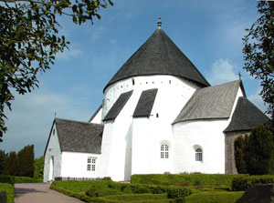 Die Rundkirche in &Oslash;sterlars auf der Insel Bornholm (Foto: Rainer H&ouml;ll)