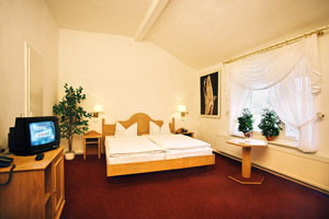 Zimmer im Hotel Wei&szlig;es Schloss (Foto: Hotel)