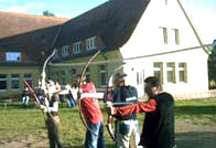 Bogenschießen im Jugendgästehaus 'Regenbogen' (Foto: Jugendgästehaus Regenbogen)