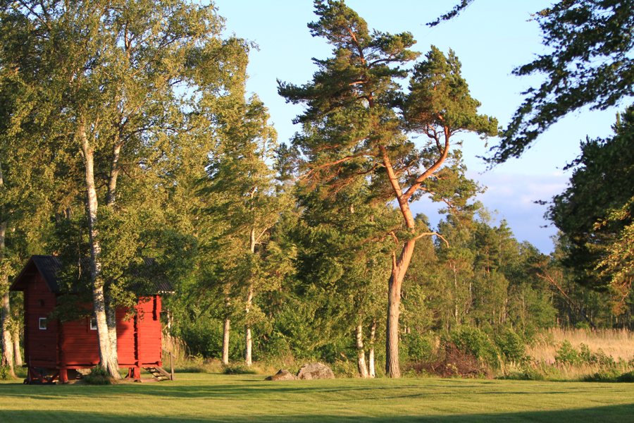 File:Stuga ^6 at Barfoten Camping (Otterbäcken, Sweden) - panoramio.jpg