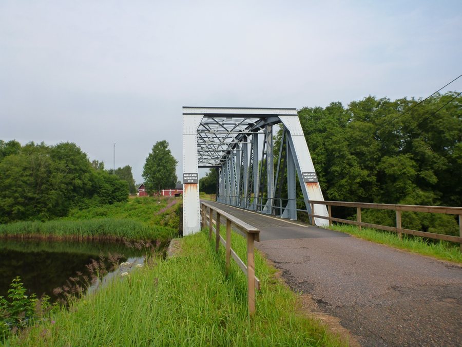File:Ehemalige Eisenbahnbrücke über Ätran.JPG
