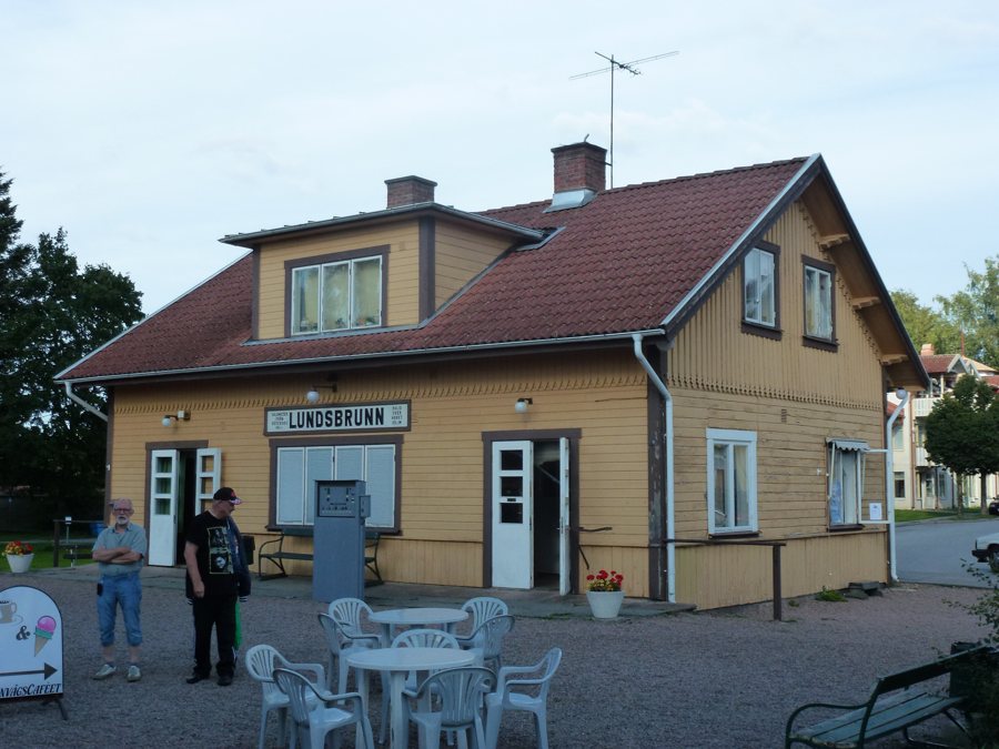 File:Lundsbrunn station 2012.JPG