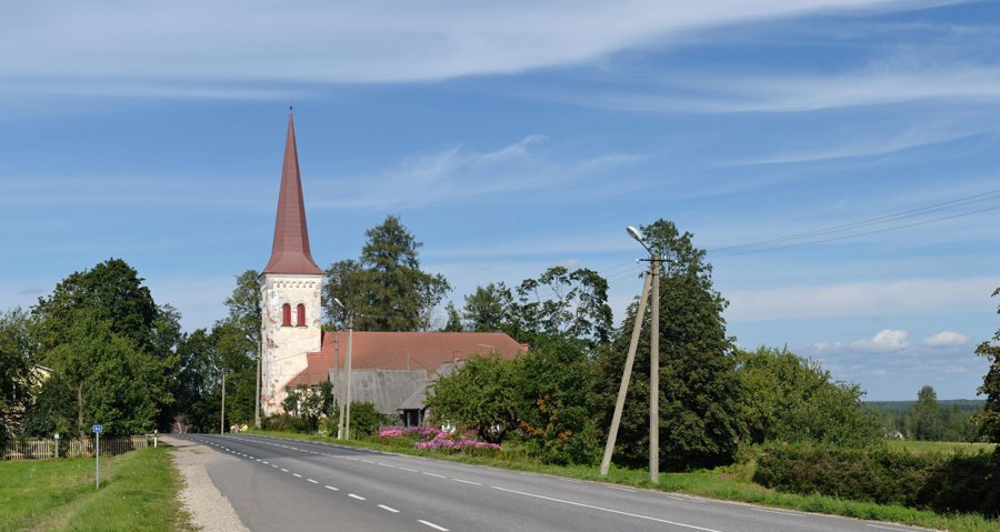 File:Kõpu kirik ja Tartu–Viljandi–Kilingi-Nõmme maantee.jpg