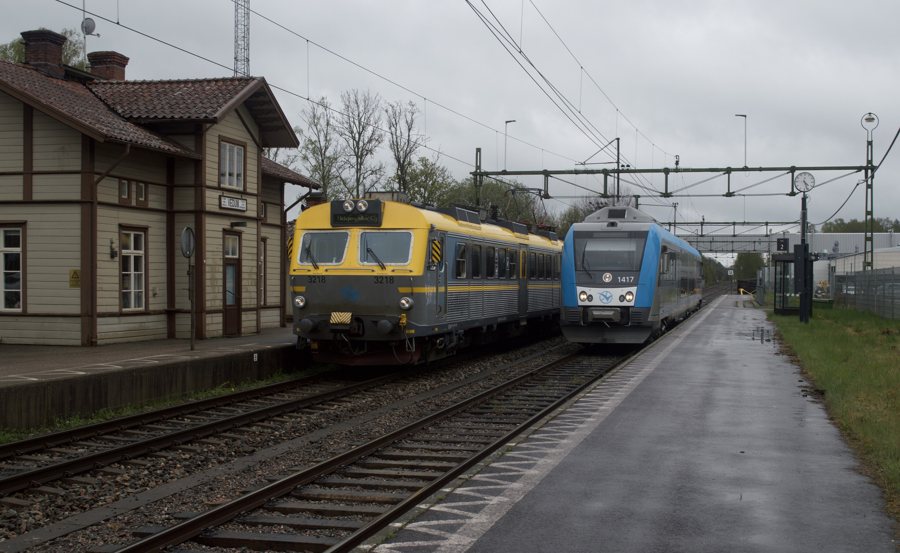 File:11.05.22 Vedum X12 3218 and Y31 1417 (52093984566).jpg