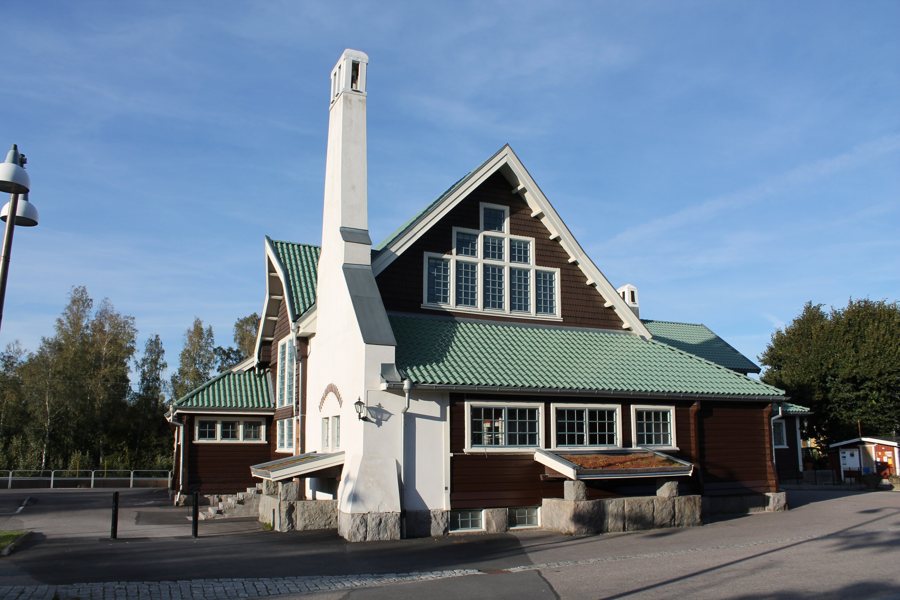 File:Det nationalromantiska stationshuset i Hindås.jpg