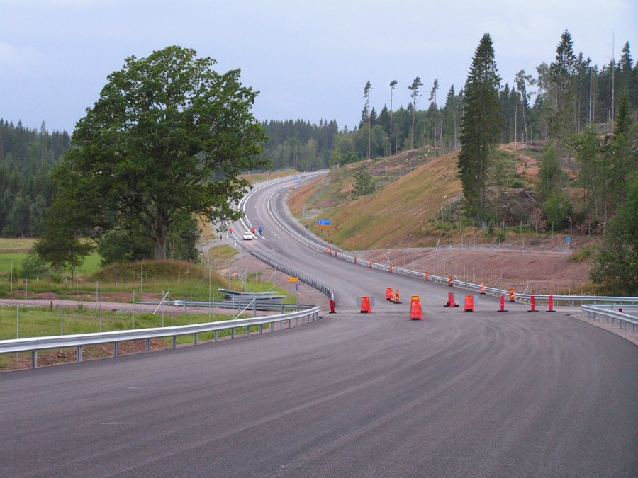 File:Riksväg 27 Kråkered - Aplared under byggnad - panoramio.jpg