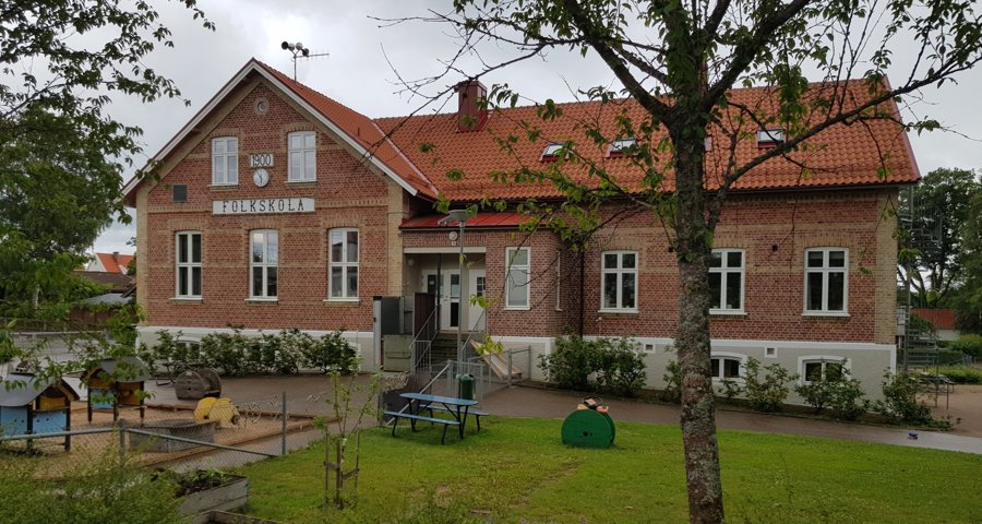 File:Munka Ljungby, folkskola.jpg