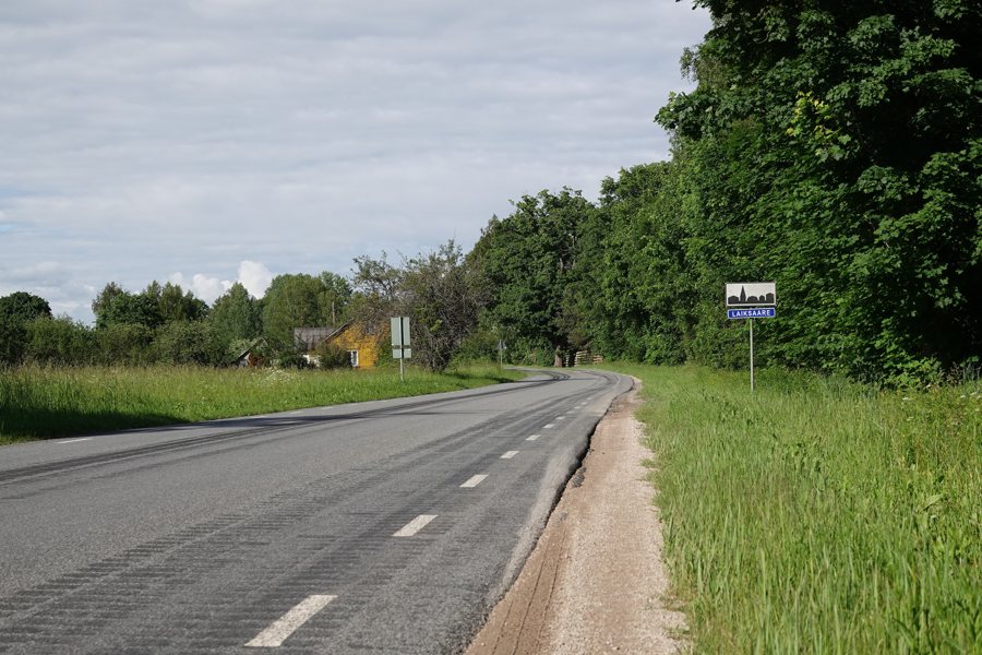 File:Laiksaare küla piiril.jpg