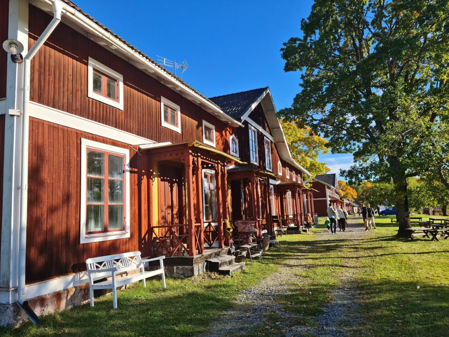 File:Gysinge Centrum för Byggnadsvård.jpg