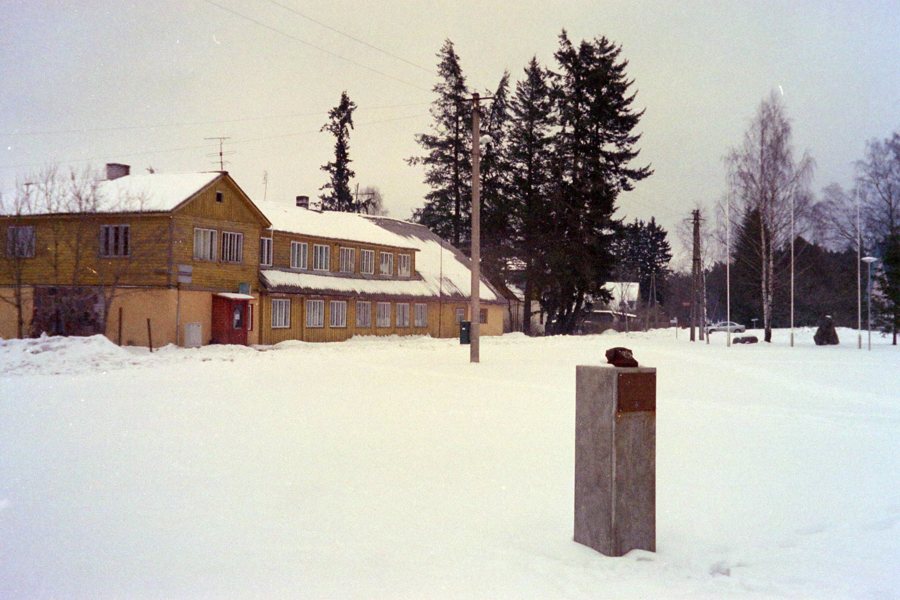 File:Kuusalu phone monument 1.jpg