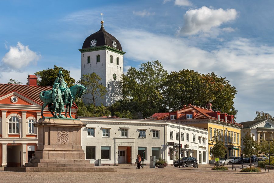 File:Freestanding bell tower of Uddevalla Church 2.jpg