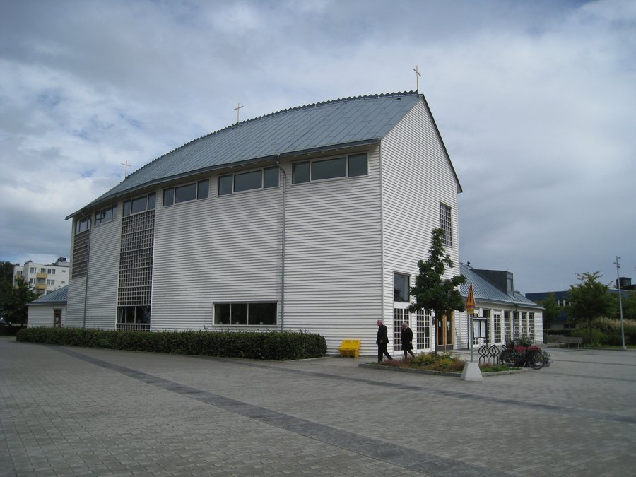 File:Viksjö kyrka, Järfälla, 2015a.jpg