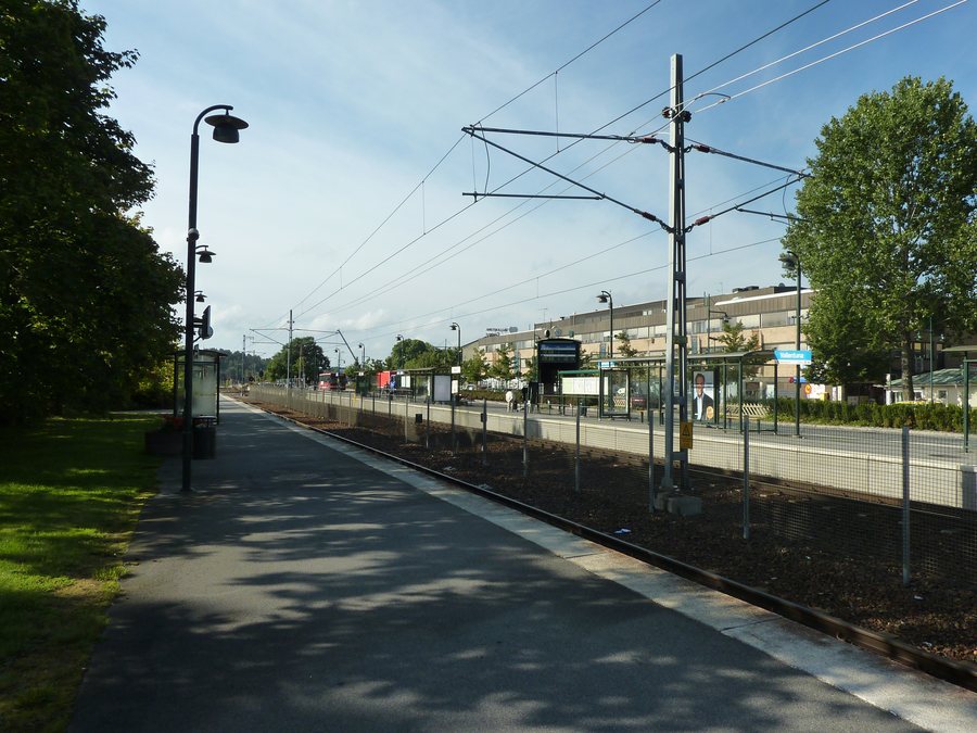 File:Vallentuna station 2010.JPG