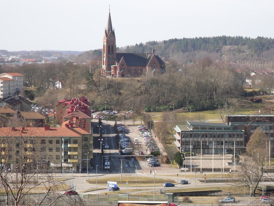 File:Fässbergs kyrka i Mölndal.JPG