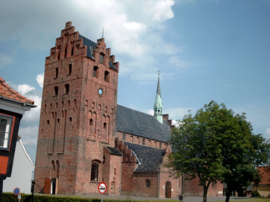 File:Skt nikolai kirke middelfart 01.jpg