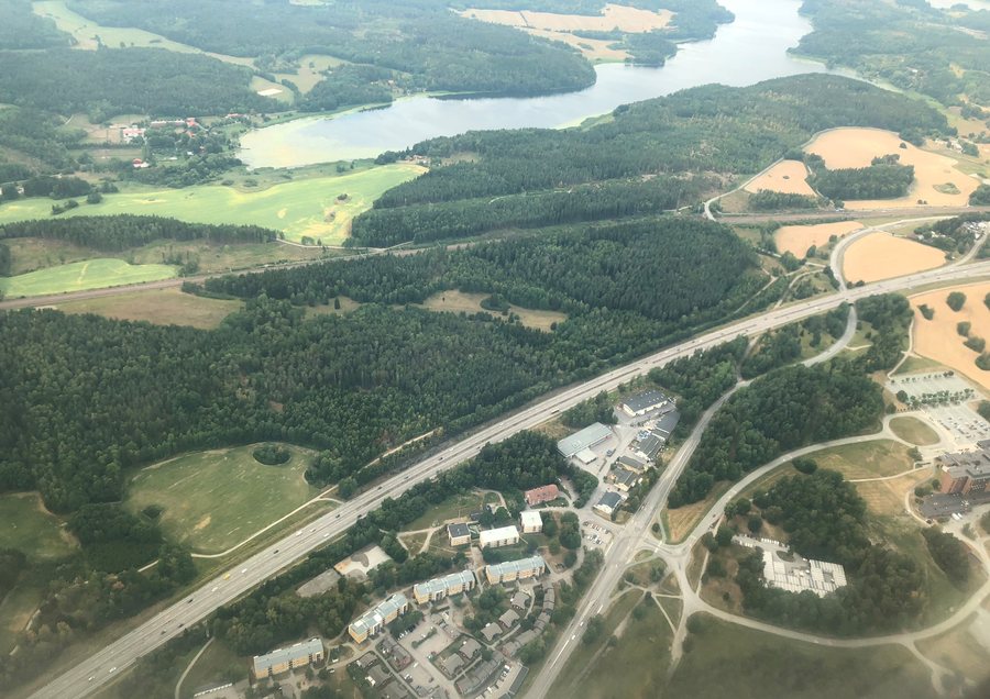 File:Upplands Väsby Kommun Oxundasjön lake and Löwenströmska Lasarettet IMG 5454.jpg