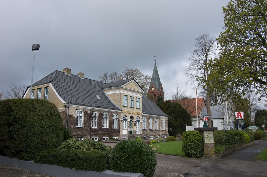File:Apotheke Satrup Mittelangeln.jpg
