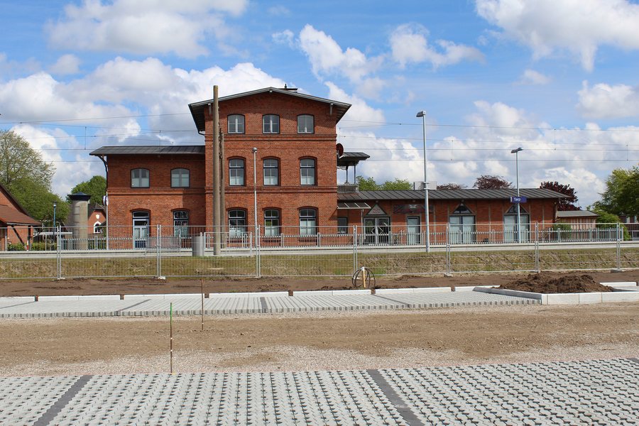 File:Bahnhof Tarp B 2020.jpg