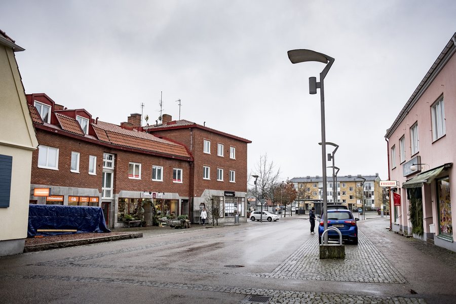 File:20191206 Ostra Jarnvagsgatan Broby i Ostra Goinge kommun 0002 (49187588763).jpg