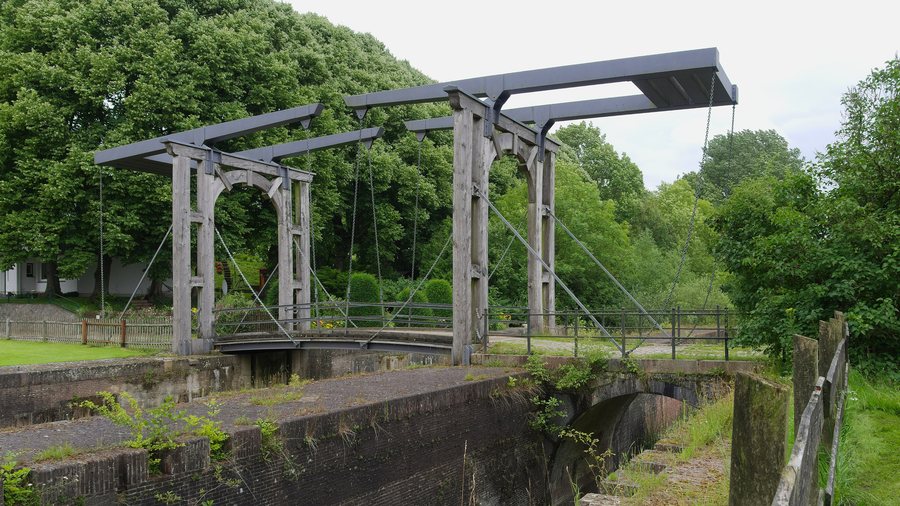 File:2016.07.11.-09-Kanalschleuse Gut Klein Koenigsfoerde Krummwisch.jpg