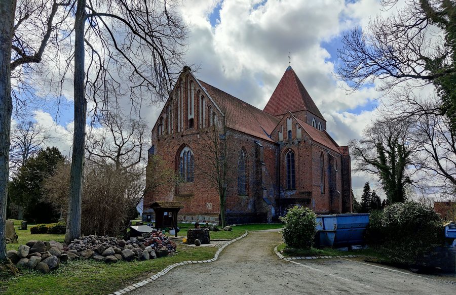File:Steinhagen (Vorpommern), Dorfkirche (12).jpg