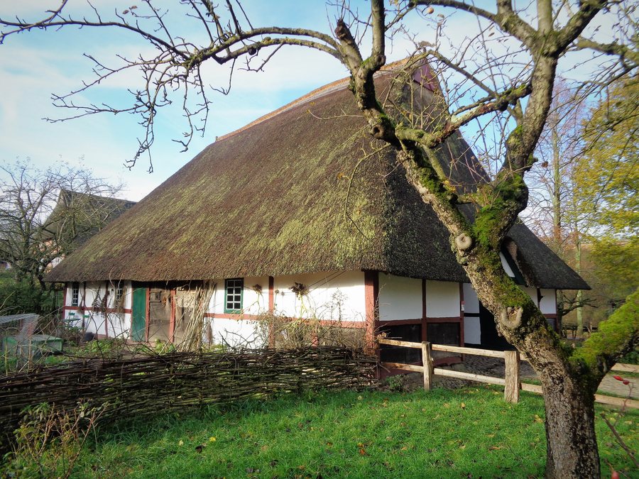 File:Altenteilerhaus aus Krummbek.jpg