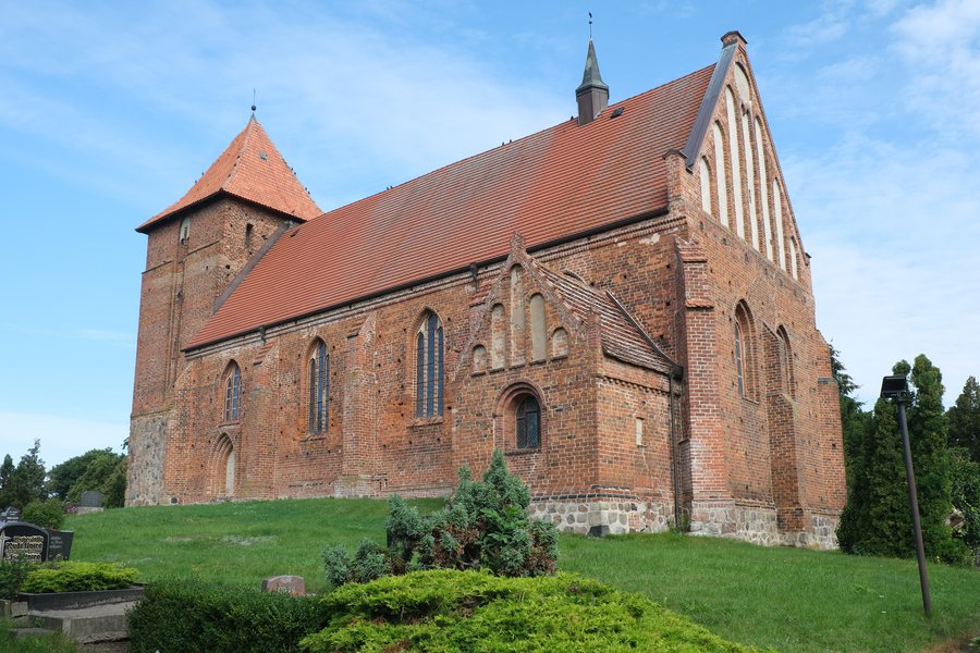 File:Tarnow Dorfkirche 589.jpg