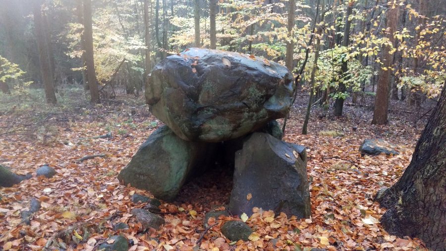 File:Großsteingrab Klein Hundorf 2 - 2017-11-13 a.jpg