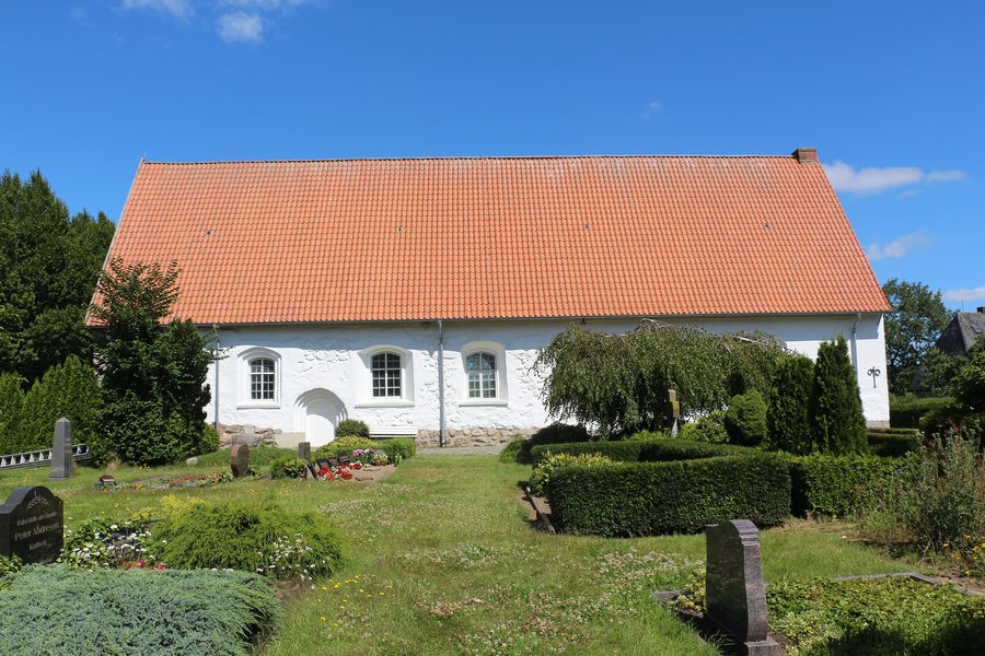 File:Kirche Fahrenstedt-Böklund.jpg