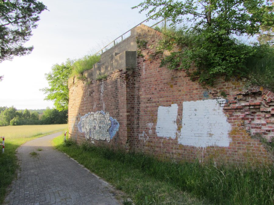 File:Garz Brückenruine Bahnstrecke Ducherow-Heringsdorf-Wolgaster Fähre 2013-06-17 47.JPG