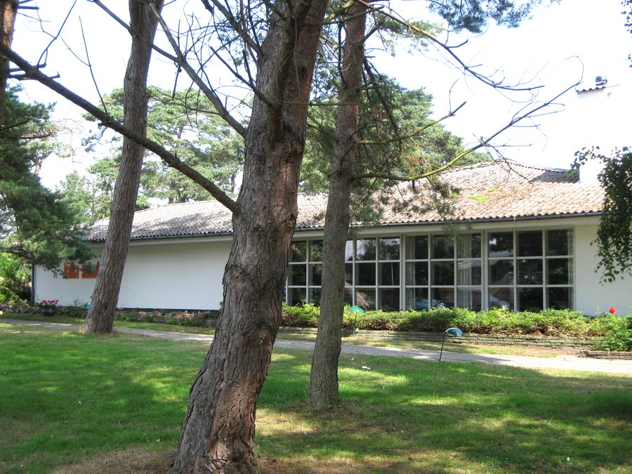 File:Bornholm - Balka - hotel.jpg