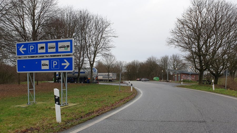 File:Rastplatz Rumohr in Richtung Kiel.jpg