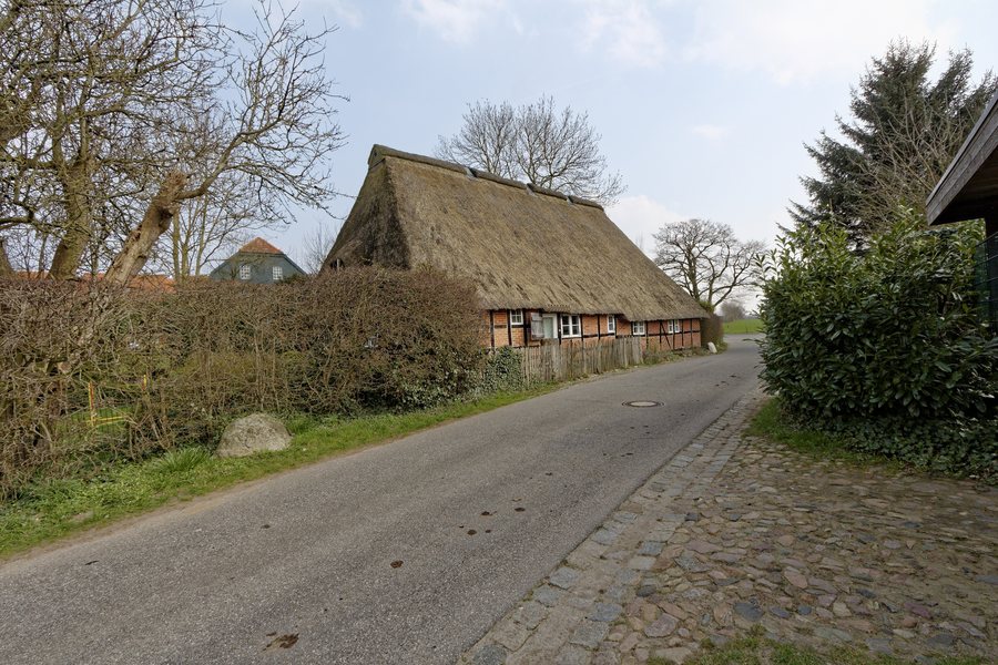 File:Holzbunge Mühlenweg 2 0423.jpg