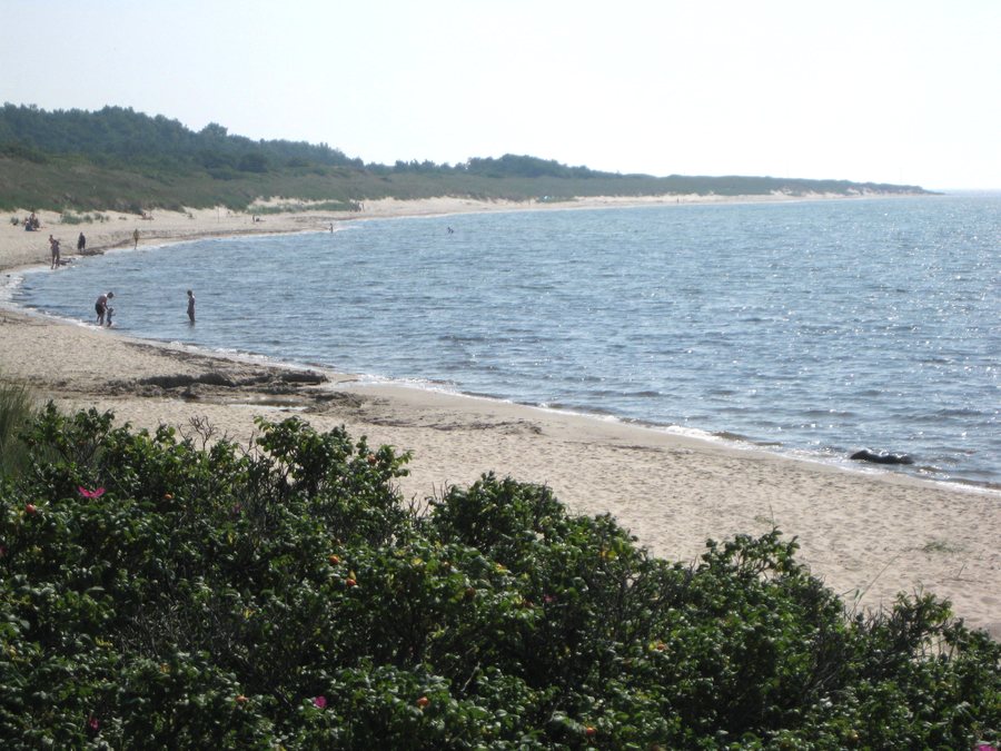 File:Bornholm - Boderne - ved stranden.jpg
