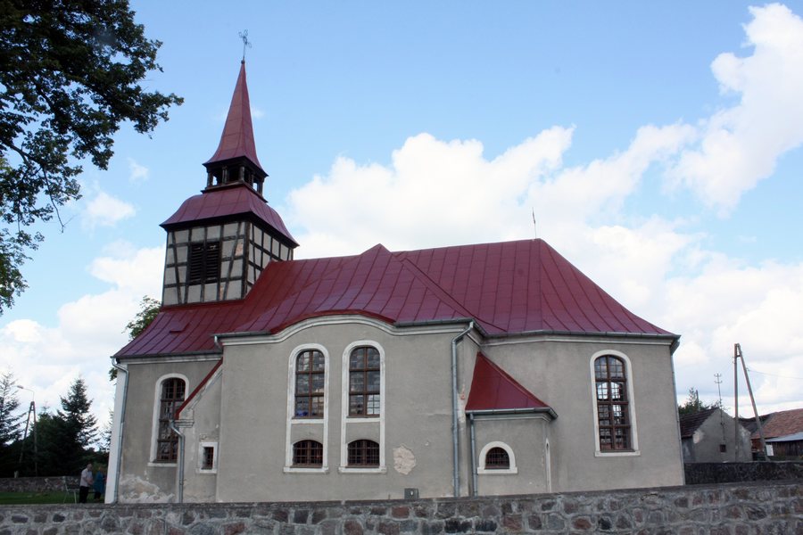 File:Kościół Lubieszewo 2.JPG
