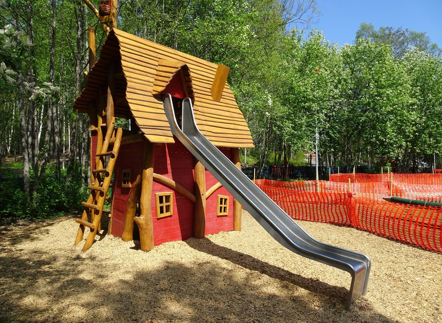 File:Kästadalsparken, Kästa, Huddinge kommun, maj 2019c.jpg