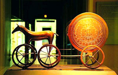 Das Nationalmuseum Kopenhagen mit einem seiner bekanntesten Ausstellungsstücke, dem Sonnenwagen