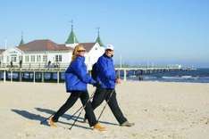 Nordic Walking vor der Ahlbecker Seebrücke auf Usedom (© www.usedom.de )