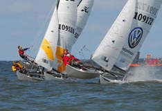 Die 'Fehmarn Rund'-Segelregatta garantiert Spaß auf See und an Land (Foto: ProSail, Mohr & Trautmann GbR)