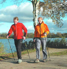 Nordic Walking im Ostsee-Urlaub (Foto: Ostsee-Holstein-Tourismus e.V.)