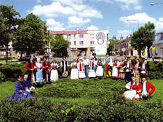 Farbenfrohe Folklore in Neustadt (Foto: Kuratorium europäisches folklore festival)