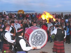 Osterfeuer am Warnemünder Strand bei Rostock