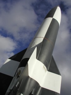 Modell der Rakete A 4 auf dem Gelände des HTM Peenemünde