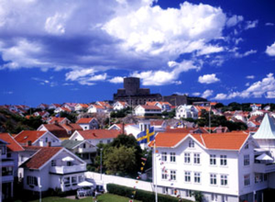 Blick auf Marstrand an der schwedischen Westküste mit der Festung Carlsten