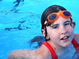 Das Plantschen - ob in der Ostsee oder im Freizeitbad - gehört zu einem Ostsee-Urlaub mit der ganzen Familie einfach dazu